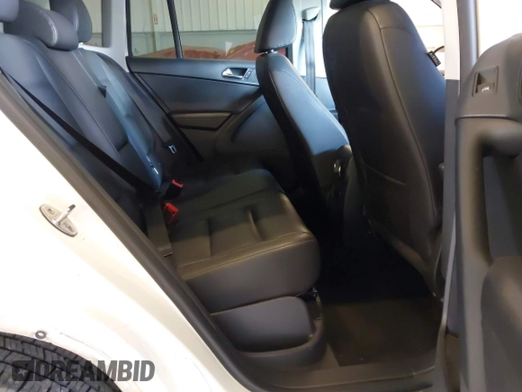 2012 Volkswagen Tiguan S z VIN WVGBV7AXXCW572690, wystawiony jako IAAI lot #42074464 z przebiegiem 133 049 mil mil oraz . Historia ofert i sprzedaży dostępna na DreamBid. Obrazek 8.