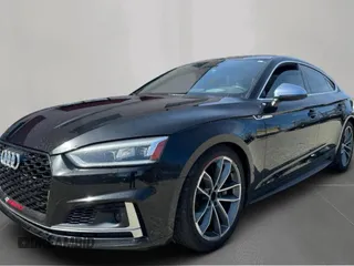 2018 Audi S5 Sportback Prestige z VIN WAUC4CF5XJA099182, wystawiony jako Copart lot #58630825 z przebiegiem 135 844 mil mil oraz Tytuł czysty. Historia ofert i sprzedaży dostępna na DreamBid. Obrazek 2.