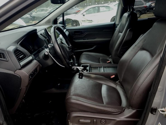 2018 Honda Odyssey EX-L z VIN 5FNRL6H73JB095501, wystawiony jako Copart lot #71940884 z przebiegiem 81 319 mil mil oraz Szkoda całkowita • Salvage title. Historia ofert i sprzedaży dostępna na DreamBid. Obrazek 7.