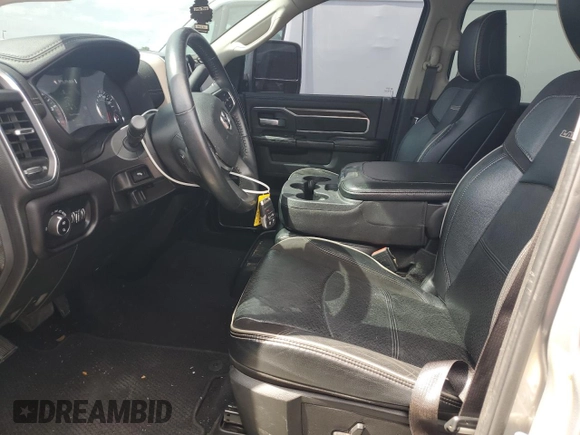 2024 Ram 2500 Laramie z VIN 3C6UR5FLXRG104906, wystawiony jako Copart lot #55327515 z przebiegiem 23 990 mil mil oraz Szkoda całkowita • Salvage title. Historia ofert i sprzedaży dostępna na DreamBid. Obrazek 7.