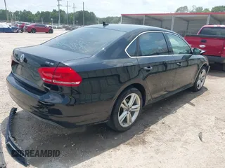 2015 Volkswagen Passat SE z VIN 1VWBV7A33FC024325, wystawiony jako IAAI lot #42313126 z przebiegiem 179 964 mil mil oraz . Historia ofert i sprzedaży dostępna na DreamBid. Obrazek 4.