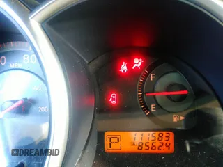 2007 Nissan Versa S z VIN 3N1BC13E17L408911, wystawiony jako IAAI lot #39637191 z przebiegiem 111 583 mil mil oraz . Historia ofert i sprzedaży dostępna na DreamBid. Obrazek 7.