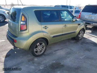 2011 Kia Soul ! with VIN KNDJT2A28B7344175, listed as a IAAI auction lot 41894867 with 198,276 mi miles. Bid and sale history available at carsss.com. Image 4.