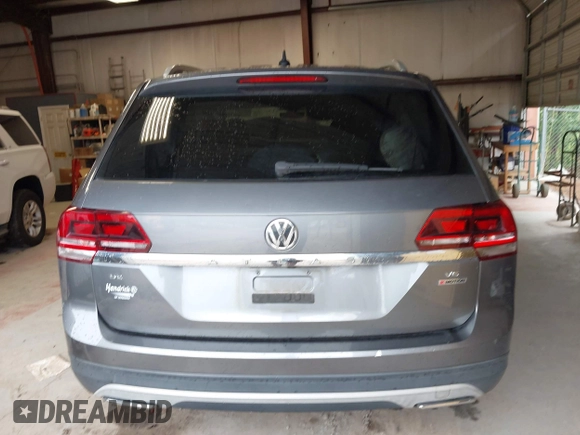 2018 Volkswagen Atlas SE with VIN 1V2LR2CA5JC521085, listed as a IAAI auction lot 42322031 with 100,262 mi miles and . Bid and sale history available at DreamBid. Image 17.