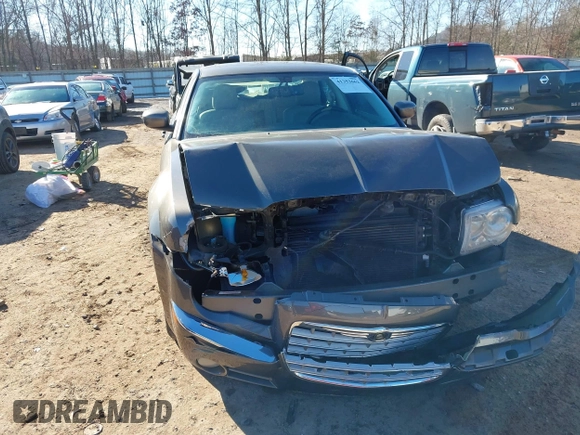 2008 Chrysler 300 z VIN 2C3LA33G58H115466, wystawiony jako IAAI lot #41353662 z przebiegiem 111 489 mil mil oraz . Historia ofert i sprzedaży dostępna na DreamBid. Obrazek 6.