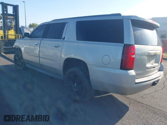 2015 Chevrolet Suburban LT z VIN 1GNSCJKC1FR608117, wystawiony jako IAAI lot #41641560 z przebiegiem 163 770 mil mil oraz . Historia ofert i sprzedaży dostępna na DreamBid. Obrazek 3.