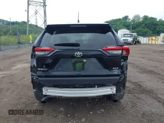 2021 Toyota RAV4 XLE Premium с VIN JTMA1RFV8MD069137, выставлен на аукционе IAAI как лот 42371437 с пробегом 25 602 миль миль и . История ставок и продаж доступна на DreamBid. Изображение 17.