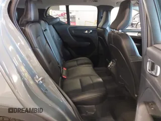 2021 Volvo XC40 Momentum z VIN YV4162UK3M2416447, wystawiony jako IAAI lot #41923981 z przebiegiem 28 654 mil mil oraz . Historia ofert i sprzedaży dostępna na DreamBid. Obrazek 8.