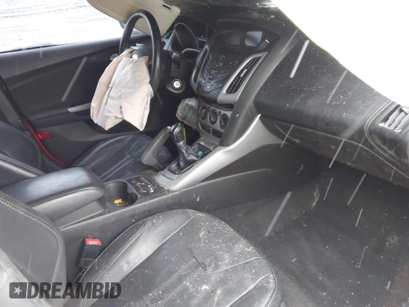 2014 Ford Focus SE z VIN 1FADP3K27EL253180, wystawiony jako IAAI lot #41613281 z przebiegiem 145 620 mil mil oraz . Historia ofert i sprzedaży dostępna na DreamBid. Obrazek 5.