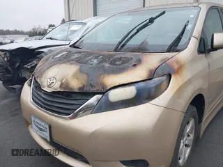 2011 Toyota Sienna LE AAS with VIN 5TDKK3DC0BS025523, listed as a IAAI auction lot 41114051 with 1 mi miles. Bid and sale history available at carsss.com. Image 14.