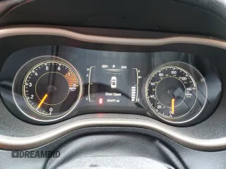 2016 Jeep Cherokee Latitude z VIN 1C4PJMCS1GW139920, wystawiony jako Copart lot #49868215 z przebiegiem 181 977 mil mil oraz Szkoda całkowita • Salvage title. Historia ofert i sprzedaży dostępna na DreamBid. Obrazek 9.