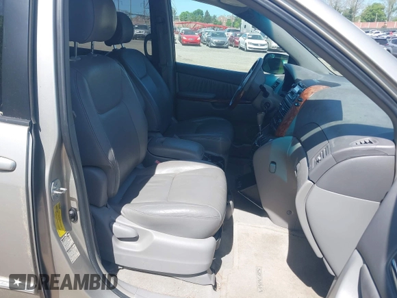 2004 Toyota Sienna XLE with VIN 5TDBA22C64S025481, listed as a IAAI auction lot 42140330 with 167,124 mi miles. Bid and sale history available at carsss.com. Image 5.