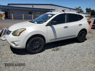 2015 Nissan Rogue S z VIN JN8AS5MT3FW650483, wystawiony jako Copart lot #56312985 z przebiegiem 164 269 mil mil oraz Szkody całkowita. Historia ofert i sprzedaży dostępna na DreamBid. Obrazek 1.