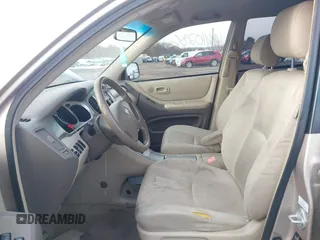 2007 Toyota Highlander Hybrid with VIN JTEGW21A370018109, listed as a IAAI auction lot 41410286 with 261,927 mi miles. Bid and sale history available at carsss.com. Image 5.