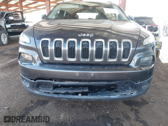 2017 Jeep Cherokee Latitude z VIN 1C4PJLCS2HW572478, wystawiony jako IAAI lot #41200772 z przebiegiem 71 879 mil mil oraz . Historia ofert i sprzedaży dostępna na DreamBid. Obrazek 6.