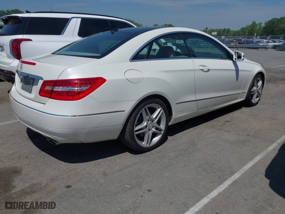 2011 Mercedes-Benz E-Class E 350 with VIN WDDKJ5GB8BF076503, listed as a IAAI auction lot 42038949 with 183,181 mi miles. Bid and sale history available at carsss.com. Image 4.