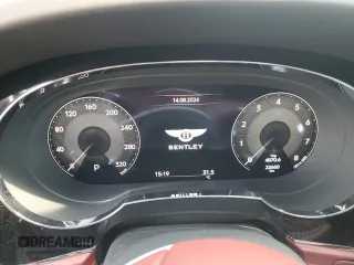 2022 Bentley Bentayga V8 z VIN SJAAM2ZVXNC013736, wystawiony jako Copart lot #67453664 z przebiegiem 22 660 mil mil oraz Nie do naprawy. Historia ofert i sprzedaży dostępna na DreamBid. Obrazek 9.