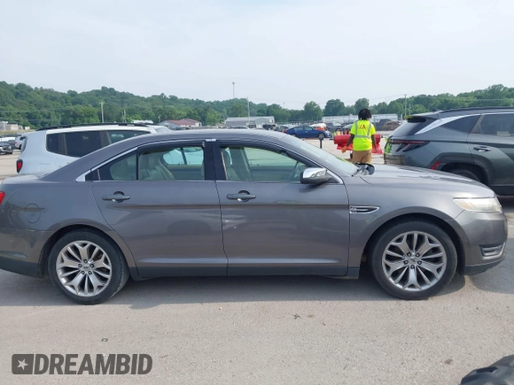 2013 Ford Taurus Limited z VIN 1FAHP2F8XDG185782, wystawiony jako IAAI lot #42474018 z przebiegiem 181 144 mil mil oraz . Historia ofert i sprzedaży dostępna na DreamBid. Obrazek 13.