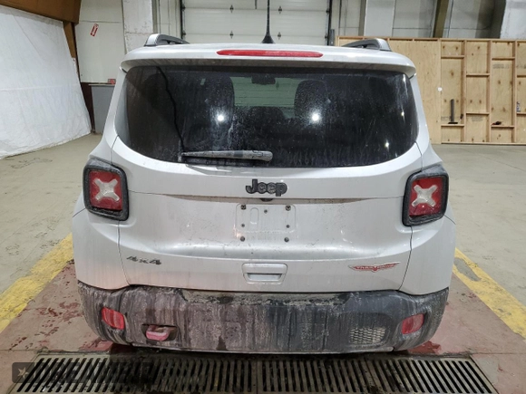 2021 Jeep Renegade Trailhawk z VIN ZACNJDC16MPM23404, wystawiony jako Copart lot #86534924 z przebiegiem 43 849 mil mil oraz Szkoda całkowita • Salvage title. Historia ofert i sprzedaży dostępna na DreamBid. Obrazek 6.