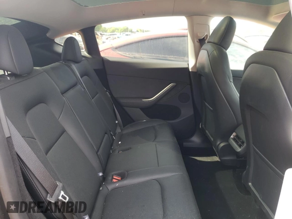 2024 Tesla Model Y Long Range z VIN 7SAYGDEE3RA323029, wystawiony jako Copart lot #50171805 z przebiegiem Nie podano mil oraz Szkoda całkowita • Salvage title. Historia ofert i sprzedaży dostępna na DreamBid. Obrazek 10.