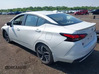 2023 Nissan Versa SR z VIN 3N1CN8FV4PL870186, wystawiony jako IAAI lot #42458430 z przebiegiem 22 mil mil oraz . Historia ofert i sprzedaży dostępna na DreamBid. Obrazek 3.