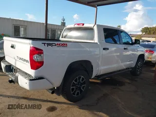 2018 Toyota Tundra SR5 z VIN 5TFDW5F16JX776543, wystawiony jako IAAI lot #40874026 z przebiegiem 59 636 mil mil oraz . Historia ofert i sprzedaży dostępna na DreamBid. Obrazek 13.
