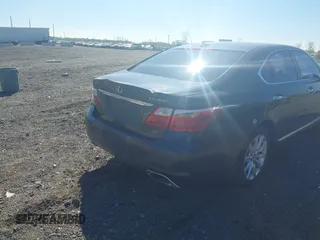 2011 Lexus LS 460 z VIN JTHCL5EF5B5010512, wystawiony jako IAAI lot #42166304 z przebiegiem 184 162 mil mil oraz . Historia ofert i sprzedaży dostępna na DreamBid. Obrazek 4.