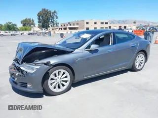 2014 Tesla Model S 60 z VIN 5YJSA1H17EFP33910, wystawiony jako IAAI lot #42346934 z przebiegiem Nie podano mil oraz . Historia ofert i sprzedaży dostępna na DreamBid. Obrazek 19.