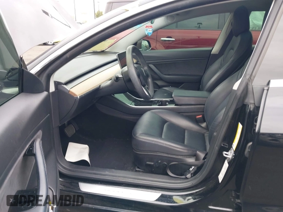 2020 Tesla Model 3 Long Range z VIN 5YJ3E1EB8LF790197, wystawiony jako IAAI lot #42053433 z przebiegiem 73 006 mil mil oraz . Historia ofert i sprzedaży dostępna na DreamBid. Obrazek 5.