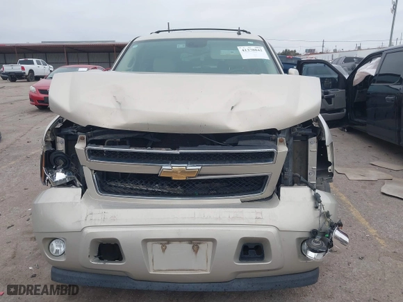 2007 Chevrolet Suburban LT with VIN 3GNFC16J77G130510, listed as a IAAI auction lot 41378042 with 152,459 mi miles. Bid and sale history available at carsss.com. Image 12.