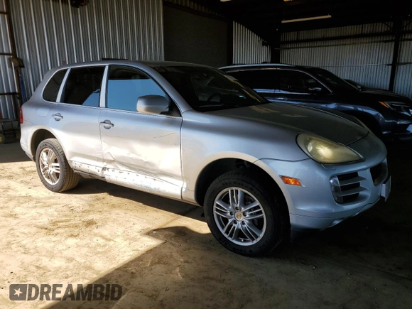 2009 Porsche Cayenne z VIN WP1AA29PX9LA02636, wystawiony jako Copart lot #50229185 z przebiegiem 133 885 mil mil oraz Szkoda całkowita • Salvage title. Historia ofert i sprzedaży dostępna na DreamBid. Obrazek 4.