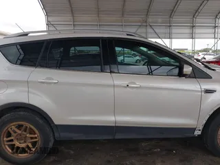 2015 Ford Escape Titanium z VIN 1FMCU0J91FUA27610, wystawiony jako IAAI lot #42095995 z przebiegiem 122 521 mil mil oraz . Historia ofert i sprzedaży dostępna na DreamBid. Obrazek 14.