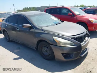 2015 Nissan Altima 2.5 with VIN 1N4AL3AP0FN368673, listed as a IAAI auction lot 41867886 with 152,213 mi miles. Bid and sale history available at carsss.com. Image 1.