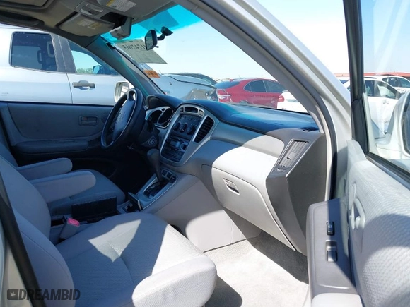 2004 Toyota Highlander with VIN JTEEP21A140009053, listed as a IAAI auction lot 41743965 with 204,882 mi miles. Bid and sale history available at carsss.com. Image 5.