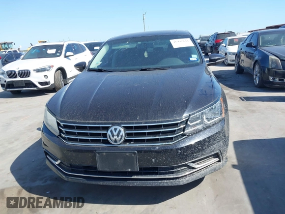 2018 Volkswagen Passat SE z VIN 1VWBA7A38JC013471, wystawiony jako IAAI lot #41997868 z przebiegiem 104 060 mil mil oraz . Historia ofert i sprzedaży dostępna na DreamBid. Obrazek 12.