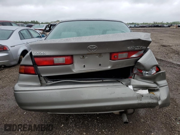 1997 Toyota Camry LE z VIN 4T1BG22K6VU106916, wystawiony jako Copart lot #56707935 z przebiegiem 235 517 mil mil oraz Szkoda całkowita • Salvage title. Historia ofert i sprzedaży dostępna na DreamBid. Obrazek 6.
