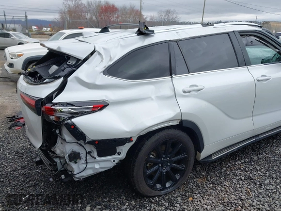 2022 Toyota Highlander Limited z VIN 5TDDZRBH9NS570565, wystawiony jako IAAI lot #41863992 z przebiegiem 41 974 mil mil oraz . Historia ofert i sprzedaży dostępna na DreamBid. Obrazek 16.