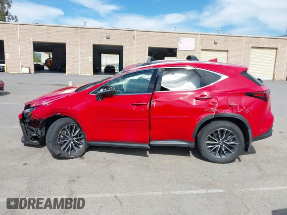2024 Lexus NX 350h Premium z VIN 2T2GKCEZ7RC025509, wystawiony jako IAAI lot #41998061 z przebiegiem 29 737 mil mil oraz . Historia ofert i sprzedaży dostępna na DreamBid. Obrazek 13.