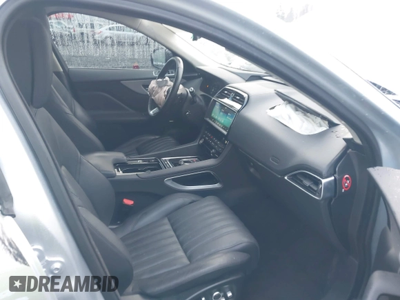 2019 Jaguar F-Pace 30t Portfolio z VIN SADCN2GX3KA353203, wystawiony jako IAAI lot #40967088 z przebiegiem 51 620 mil mil oraz . Historia ofert i sprzedaży dostępna na DreamBid. Obrazek 5.