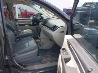 2012 Volkswagen Routan SE z VIN 2C4RVABG5CR127653, wystawiony jako IAAI lot #42090635 z przebiegiem 205 293 mil mil oraz . Historia ofert i sprzedaży dostępna na DreamBid. Obrazek 5.