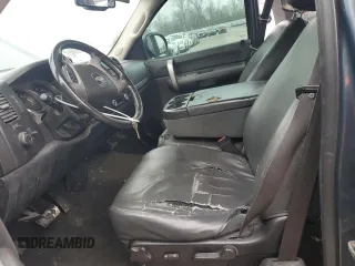 2007 Chevrolet Silverado 1500 1LT with VIN 1GCEK19047Z562949, listed as a Copart auction lot 52038545 with 266,966 mi miles and Salvage Title. Bid and sale history available at DreamBid. Image 7.