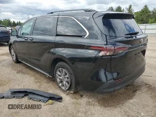 2023 Toyota Sienna XLE z VIN 5TDYRKEC5PS153293, wystawiony jako Copart lot #57975785 z przebiegiem 26 013 mil mil oraz Szkoda całkowita • Salvage title. Historia ofert i sprzedaży dostępna na DreamBid. Obrazek 2.