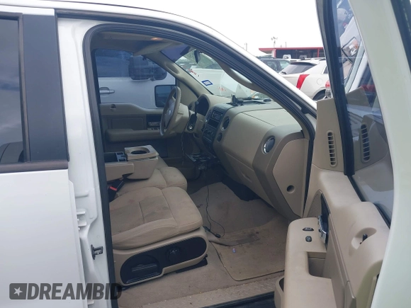 2005 Ford F-150 XLT с VIN 1FTPW12565FB05500, выставлен на аукционе IAAI как лот 42667501 с пробегом 198 383 миль миль и . История ставок и продаж доступна на DreamBid. Изображение 5.