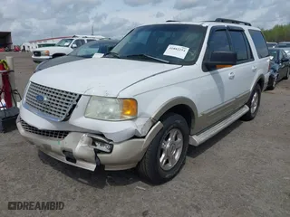 2005 Ford Expedition Eddie Bauer with VIN 1FMFU17525LA68887, listed as a IAAI auction lot 41882254 with 207,010 mi miles. Bid and sale history available at carsss.com. Image 2.