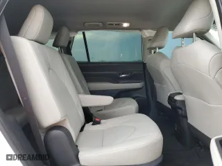 2024 Toyota Grand Highlander XLE with VIN 5TDAAAA57RS014294, listed as a Copart auction lot 88875235 with 10,706 mi miles and Non Repairable. Bid and sale history available at carsss.com. Image 11.