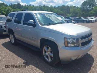 2011 Chevrolet Tahoe LT z VIN 1GNSCBE06BR129550, wystawiony jako IAAI lot #42143395 z przebiegiem 297 020 mil mil oraz . Historia ofert i sprzedaży dostępna na DreamBid. Obrazek 1.