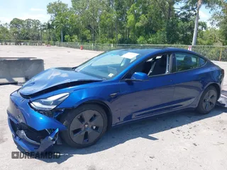 2022 Tesla Model 3 Long Range z VIN 5YJ3E1EB6NF106038, wystawiony jako IAAI lot #42214585 z przebiegiem 40 667 mil mil oraz . Historia ofert i sprzedaży dostępna na DreamBid. Obrazek 2.