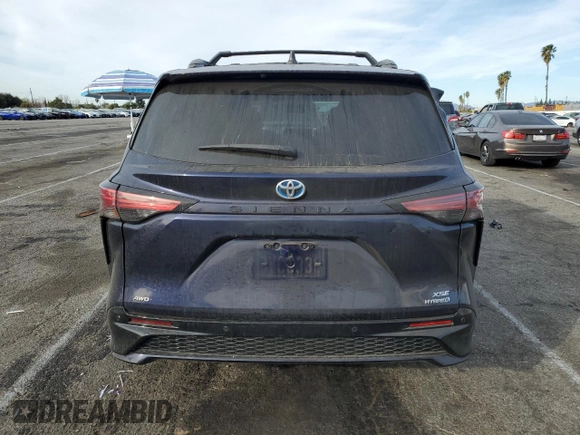 2021 Toyota Sienna XSE with VIN 5TDDSKFC6MS018241, listed as a Copart auction lot 89412525 with 34,294 mi miles and Salvage Title. Bid and sale history available at carsss.com. Image 6.