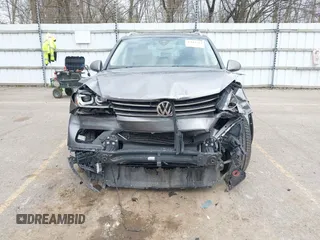 2016 Volkswagen Touareg Sport with VIN WVGEF9BPXGD012206, listed as a IAAI auction lot 42115314 with Not Provided miles and . Bid and sale history available at DreamBid. Image 6.