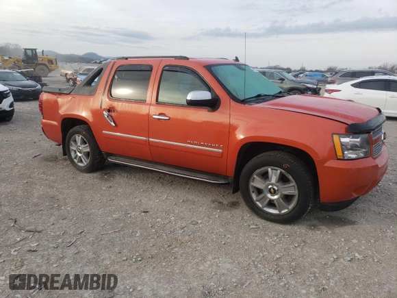 2009 Chevrolet Avalanche LTZ z VIN 3GNFK32049G275566, wystawiony jako Copart lot #48805985 z przebiegiem 107 752 mil mil oraz Czysty tytuł • Clean title. Historia ofert i sprzedaży dostępna na DreamBid. Obrazek 4.